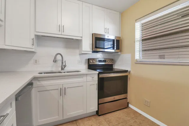 Unit 204 photo 3