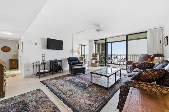 Unit 526 photo 5