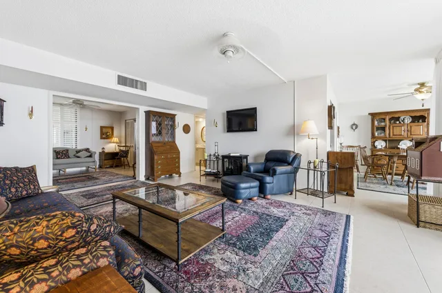 Unit 526 photo 6