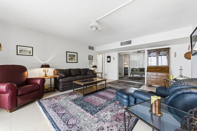 Unit 526 photo 7