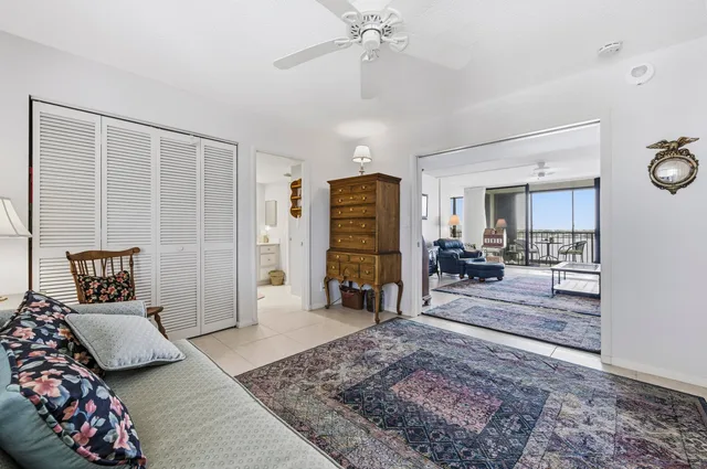 Unit 526 photo 8