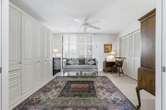 Unit 526 photo 9