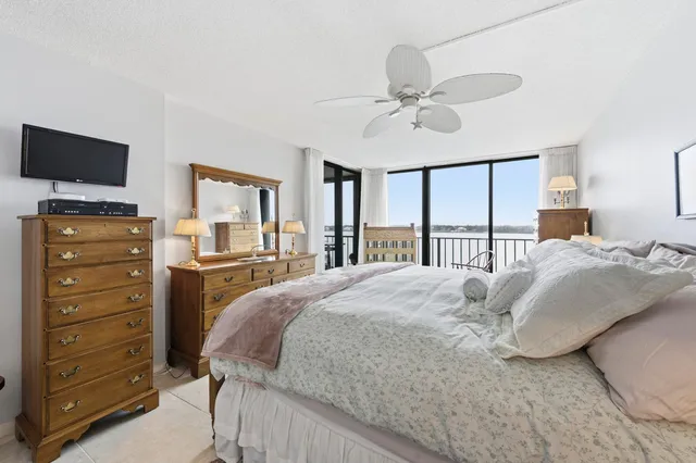Unit 526 photo 16