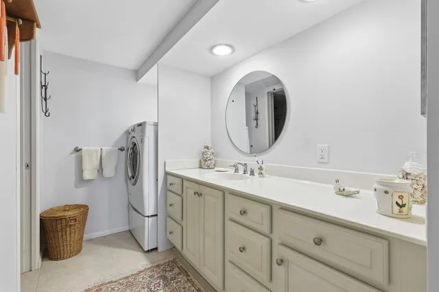 Unit 526 photo 18