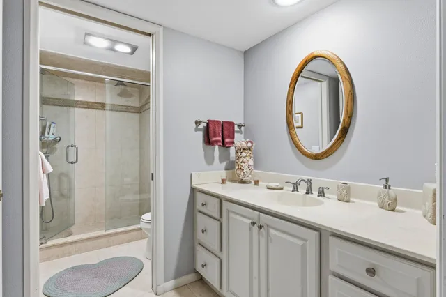 Unit 526 photo 21