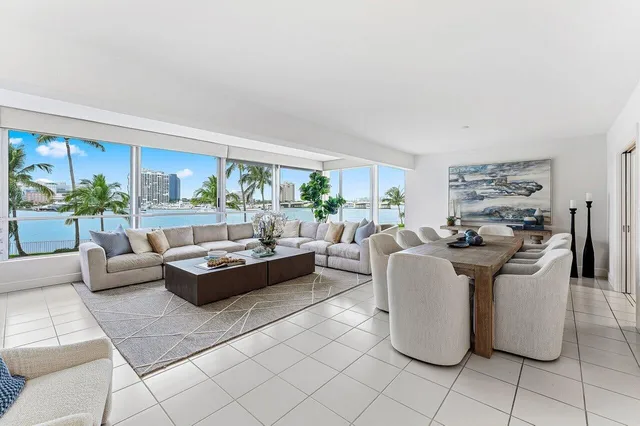 44 Cocoanut Row #120b