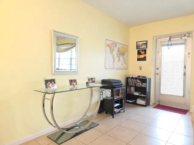  Unit L photo 4