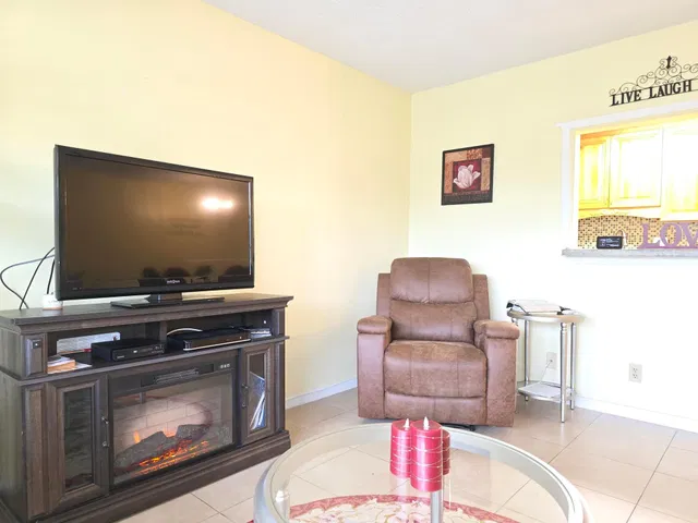  Unit L photo 5