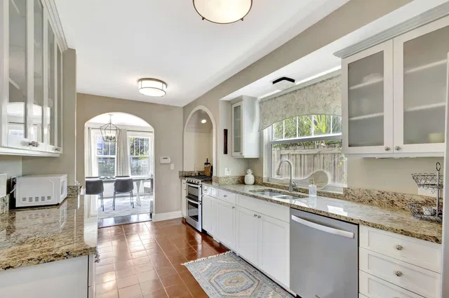 Old Northwood Residence photo 9