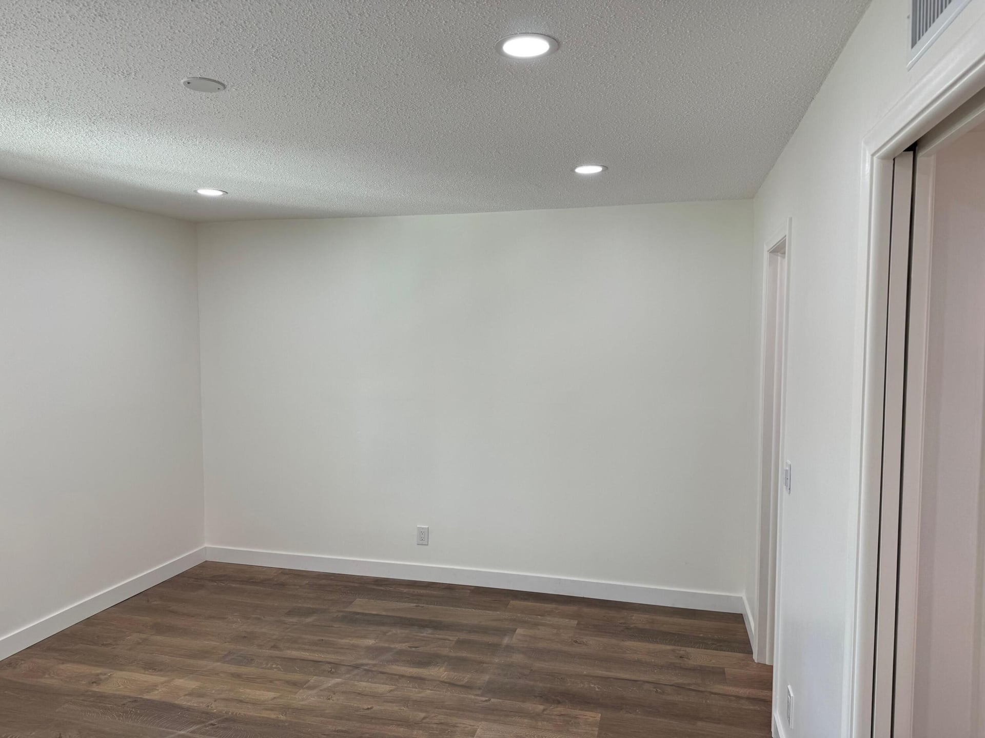 Unit B photo 21