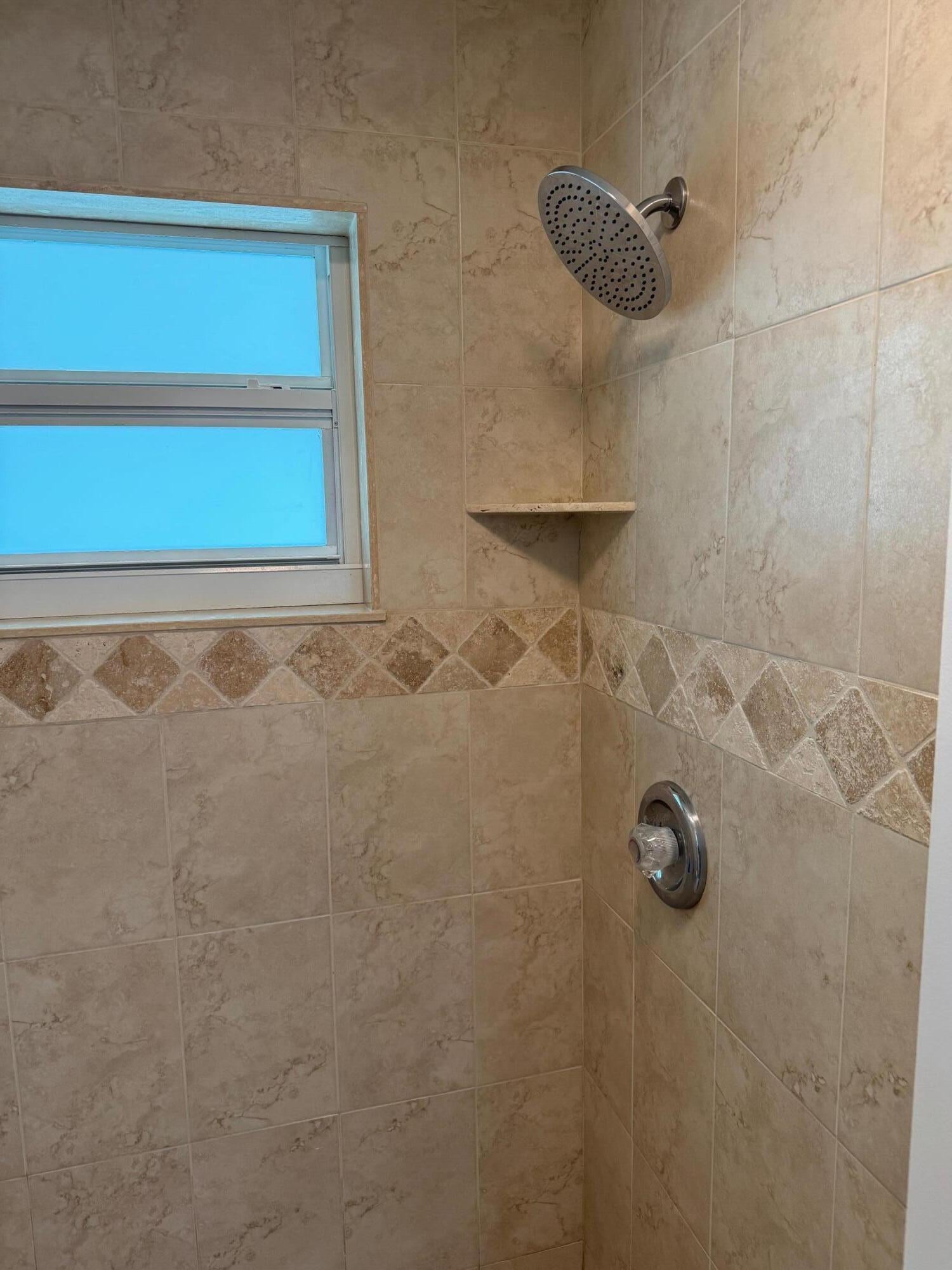 Unit B photo 28