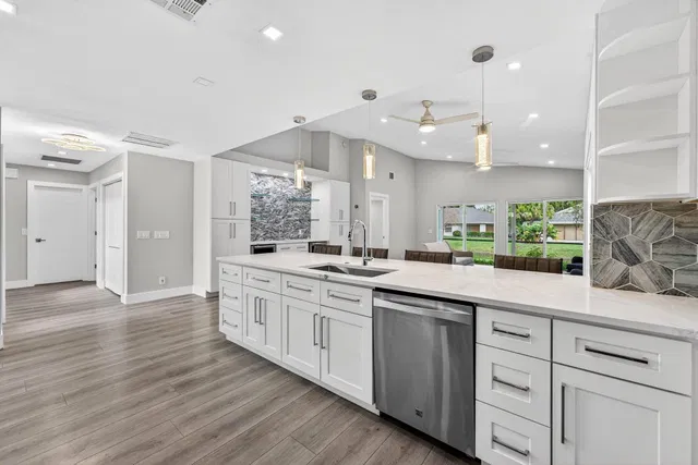 Eastpointe Country Club Residence photo 2