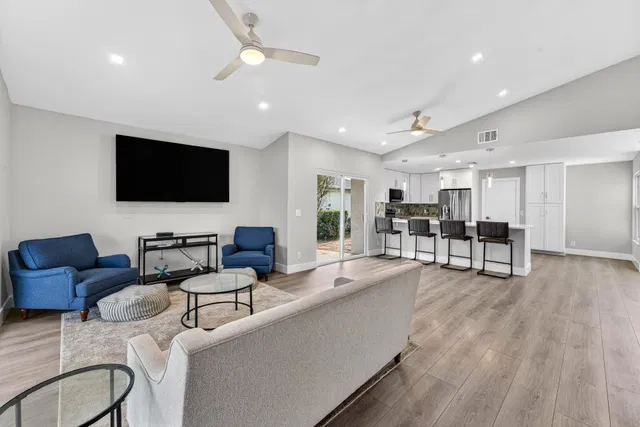 Eastpointe Country Club Residence photo 8