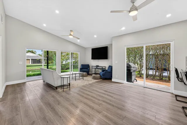 Eastpointe Country Club Residence photo 9