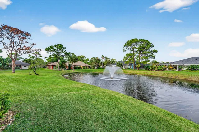 Eastpointe Country Club Residence photo 37