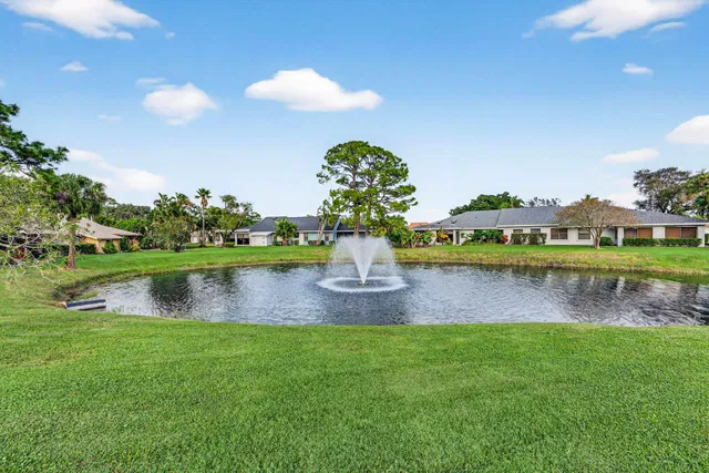 Eastpointe Country Club Residence photo 39