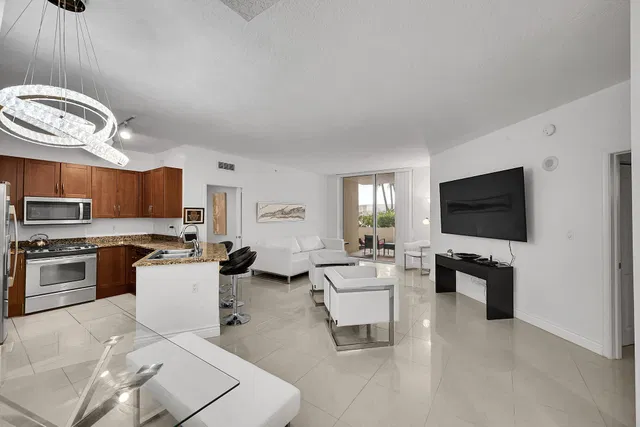 Unit 508 photo 6