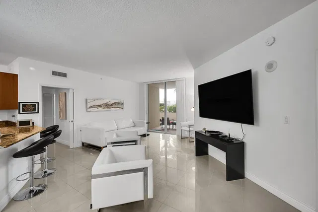Unit 508 photo 7