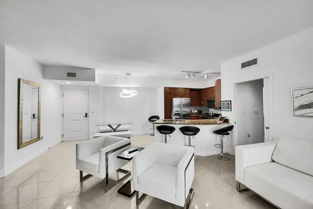 Unit 508 photo 10