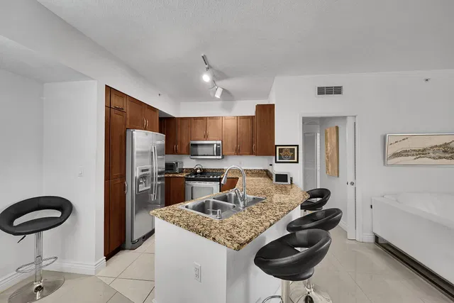 Unit 508 photo 12