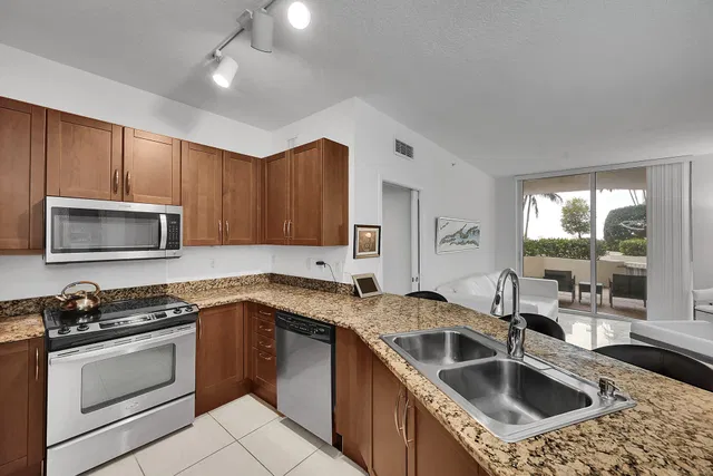Unit 508 photo 13