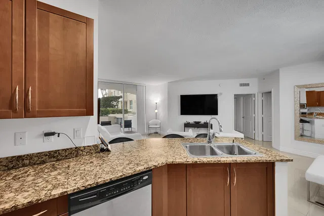 Unit 508 photo 14
