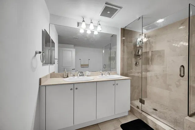 Unit 508 photo 19