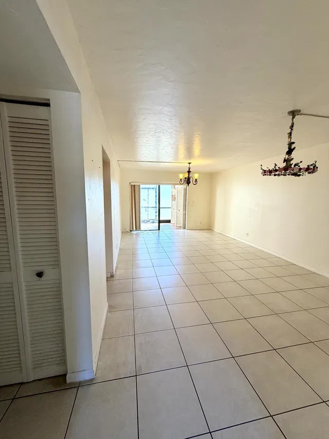Unit 107 photo 4