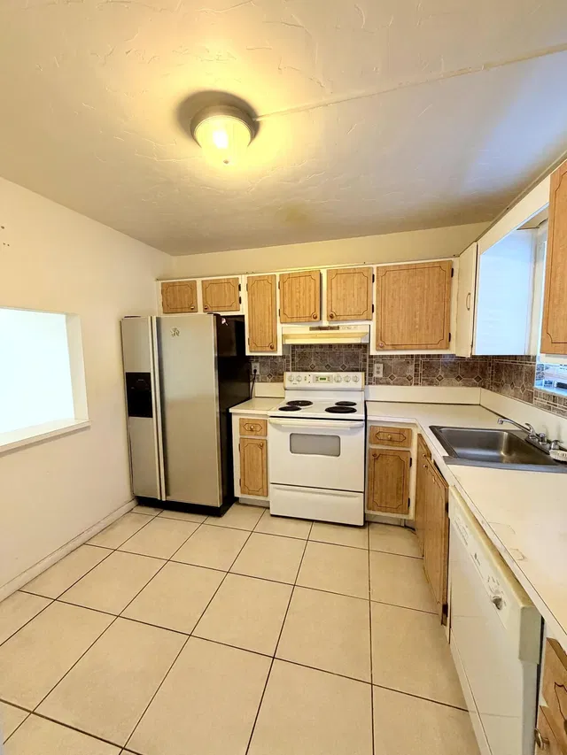 Unit 107 photo 5