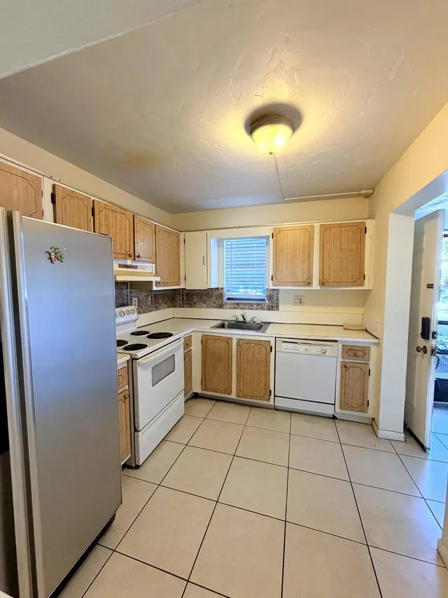 Unit 107 photo 6