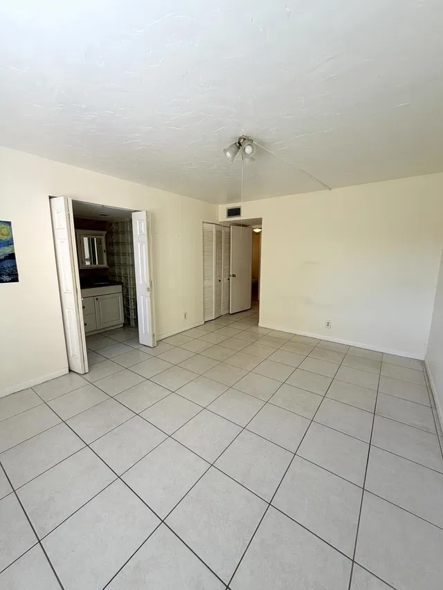 Unit 107 photo 7