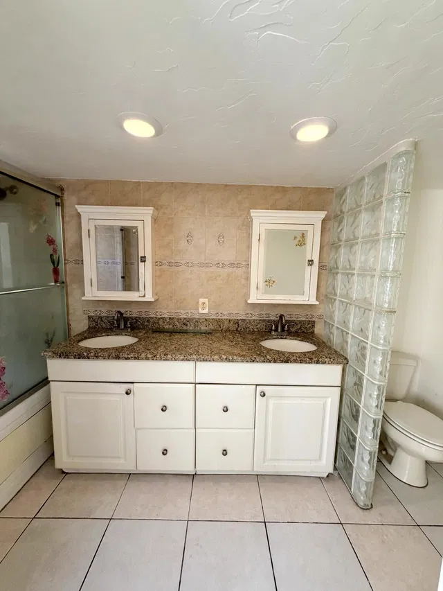 Unit 107 photo 8