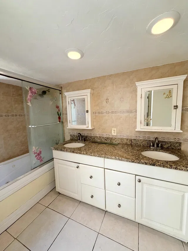 Unit 107 photo 9