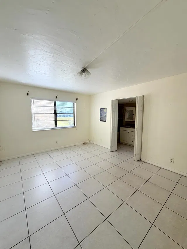 Unit 107 photo 17