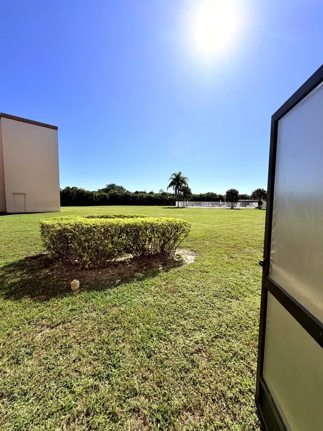Unit 107 photo 20