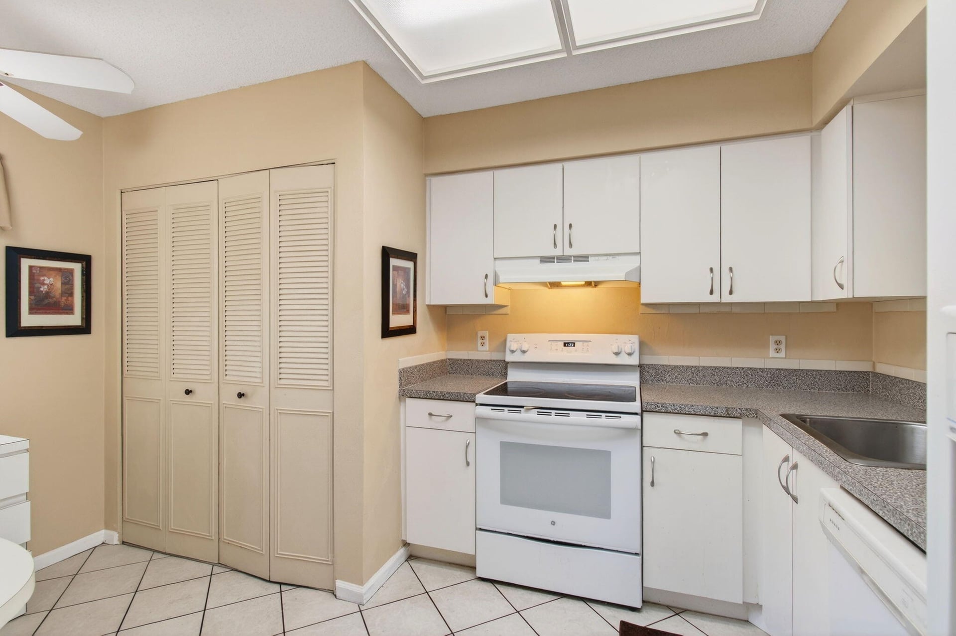 Unit 1080 photo 17