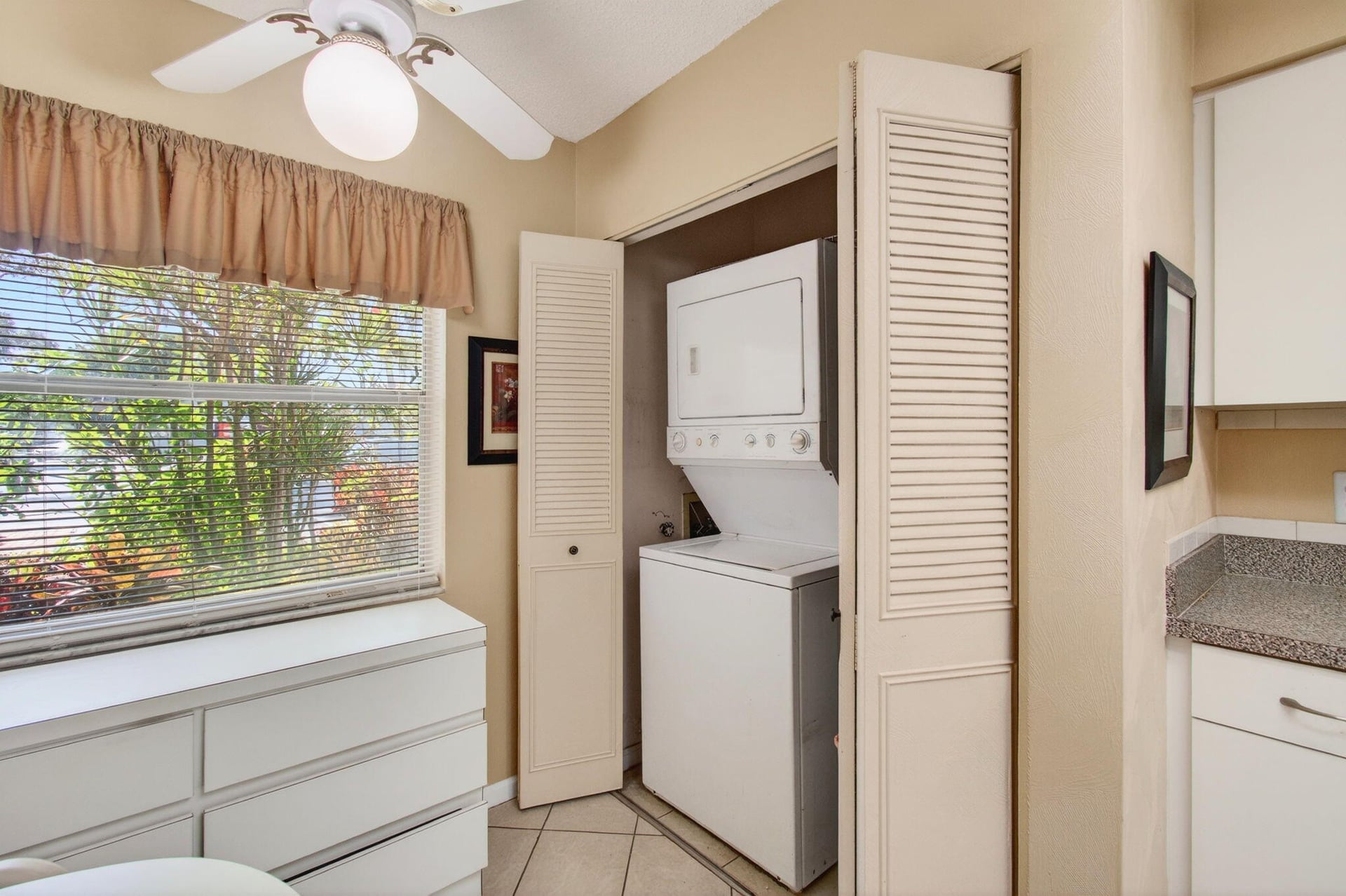 Unit 1080 photo 31