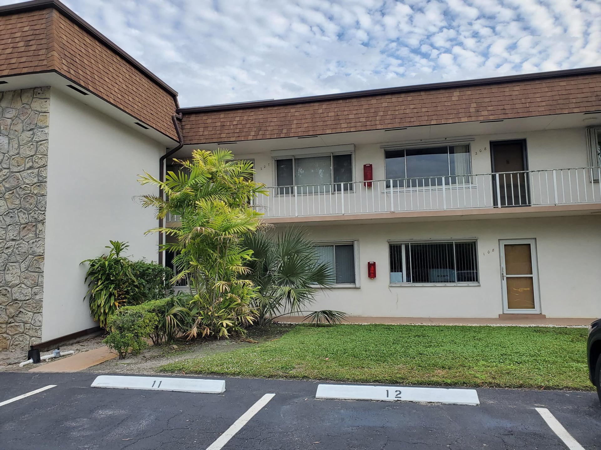 Unit 106 photo 2