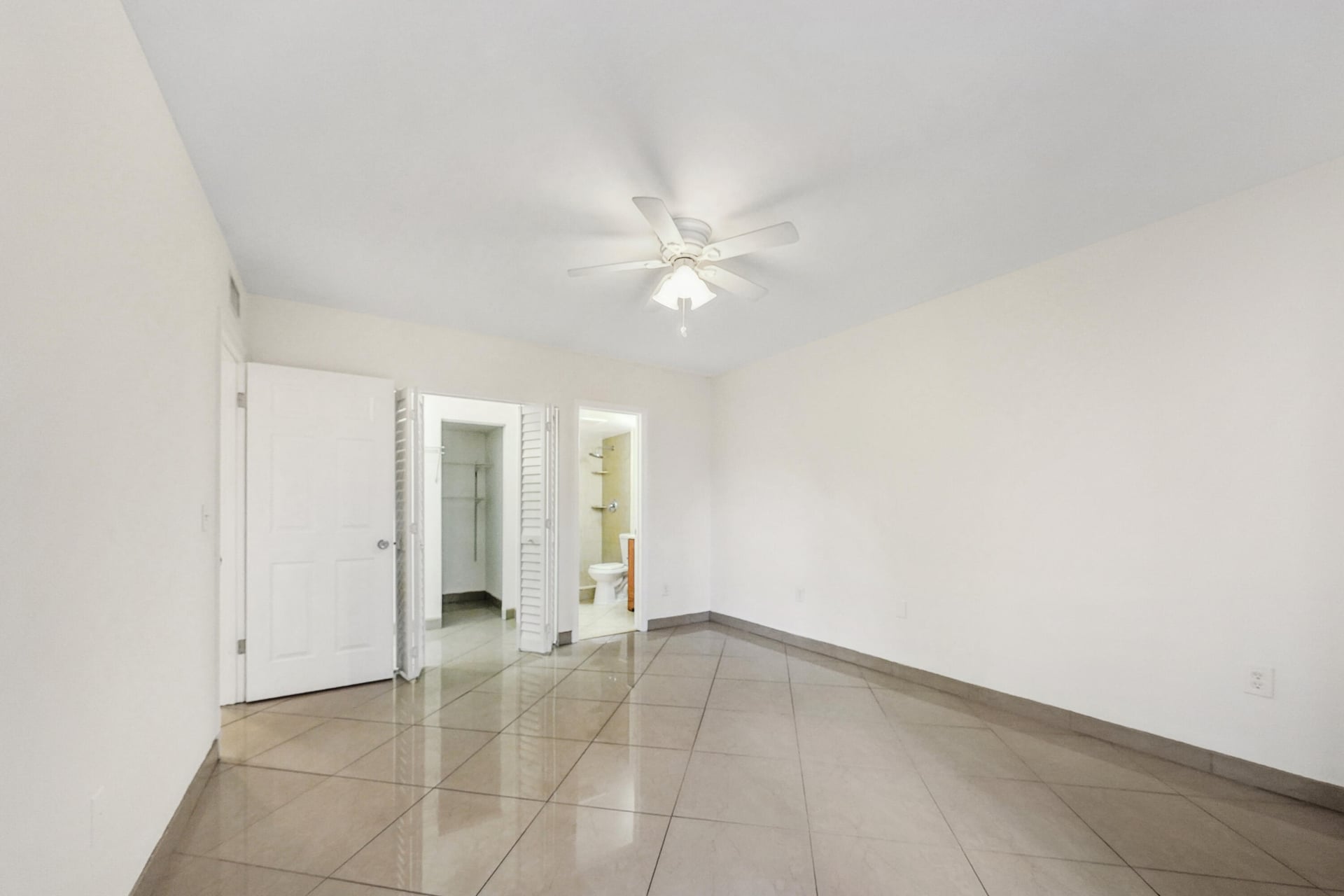 Unit 106 photo 13