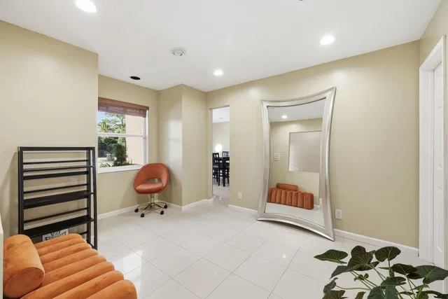  Residence photo 15