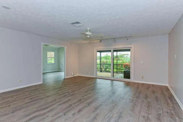 Residence photo 12