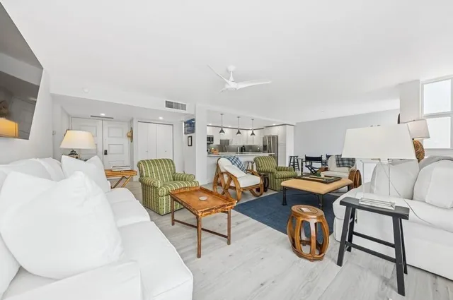 Unit 203 photo 9