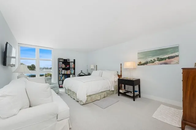 Unit 203 photo 11