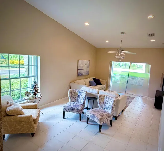 Residence photo 2