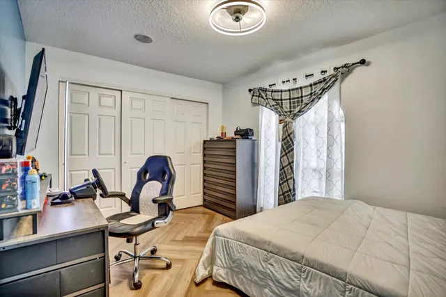  Residence photo 23