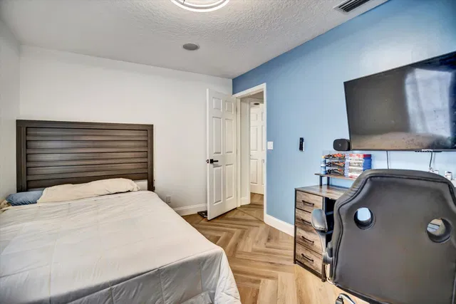  Residence photo 32