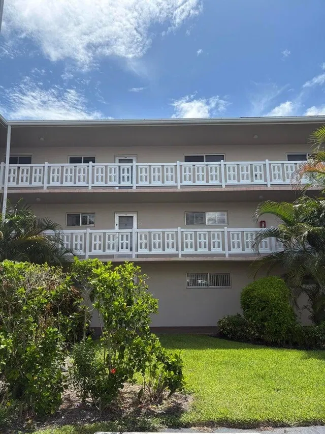 Unit 304 photo 2