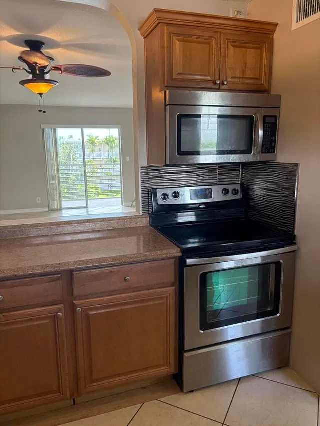 Unit 304 photo 3