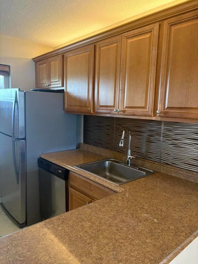 Unit 304 photo 5