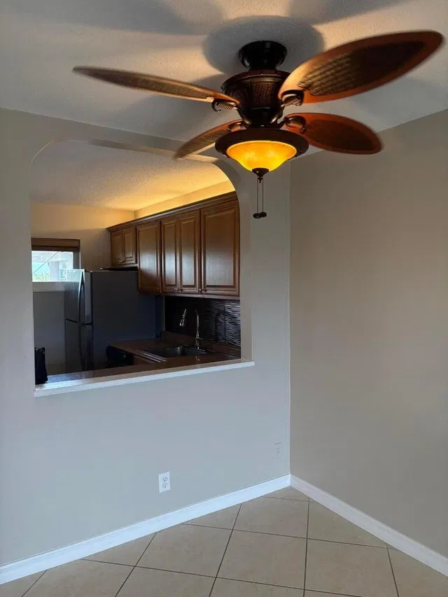 Unit 304 photo 6